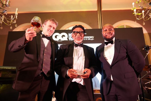 TO DOWNLOAD. CLICK ON THE IMAGE TO OPEN IT AND THEN CLICK ON IT AGAIN AND WAIT FOR IT TO LOAD IN FULLSCREEN AND SAVE. To browse images use green arrows above.
SHARE AND TAG : @gqsouthafrica
IMAGE CREDIT: @simzmkhwanazi/@bestfriends_za

#GQMOTY2021
#HennessyVSOP
#HowAboutNow