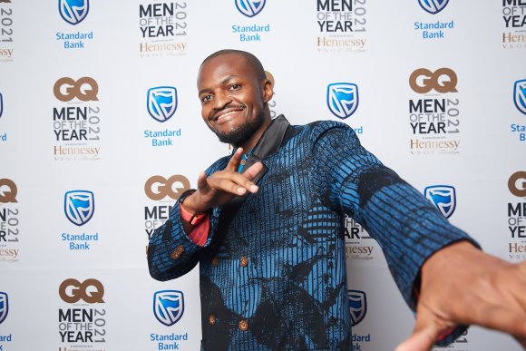 TO DOWNLOAD. CLICK ON THE IMAGE TO OPEN IT AND THEN CLICK ON IT AGAIN AND WAIT FOR IT TO LOAD IN FULLSCREEN AND SAVE. To browse images use green arrows above.
SHARE AND TAG : @gqsouthafrica
IMAGE CREDIT: @simzmkhwanazi/@bestfriends_za

#GQMOTY2021
#HennessyVSOP
#HowAboutNow