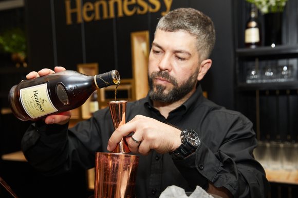 TO DOWNLOAD. CLICK ON THE IMAGE TO OPEN IT AND THEN CLICK ON IT AGAIN AND WAIT FOR IT TO LOAD IN FULLSCREEN AND SAVE. To browse images use green arrows above.
SHARE AND TAG : @gqsouthafrica
IMAGE CREDIT: @simzmkhwanazi/@bestfriends_za

#GQMOTY2021
#HennessyVSOP
#HowAboutNow