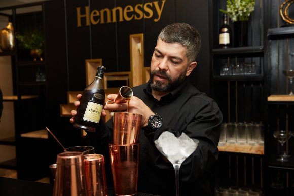 TO DOWNLOAD. CLICK ON THE IMAGE TO OPEN IT AND THEN CLICK ON IT AGAIN AND WAIT FOR IT TO LOAD IN FULLSCREEN AND SAVE. To browse images use green arrows above.
SHARE AND TAG : @gqsouthafrica
IMAGE CREDIT: @simzmkhwanazi/@bestfriends_za

#GQMOTY2021
#HennessyVSOP
#HowAboutNow