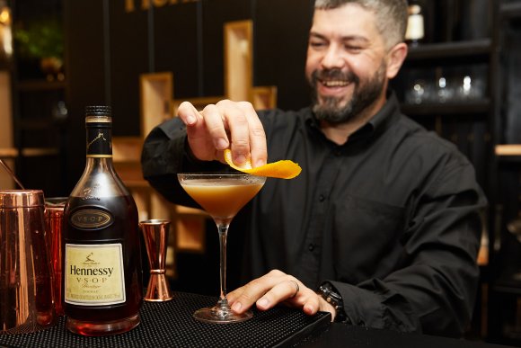 TO DOWNLOAD. CLICK ON THE IMAGE TO OPEN IT AND THEN CLICK ON IT AGAIN AND WAIT FOR IT TO LOAD IN FULLSCREEN AND SAVE. To browse images use green arrows above.
SHARE AND TAG : @gqsouthafrica
IMAGE CREDIT: @simzmkhwanazi/@bestfriends_za

#GQMOTY2021
#HennessyVSOP
#HowAboutNow